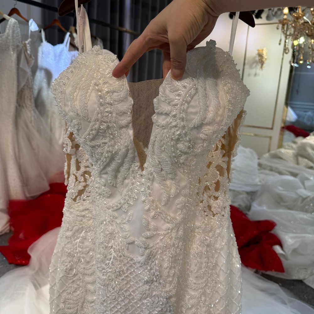 Amanda Novias Wedding Dress - Picture 3 of 4